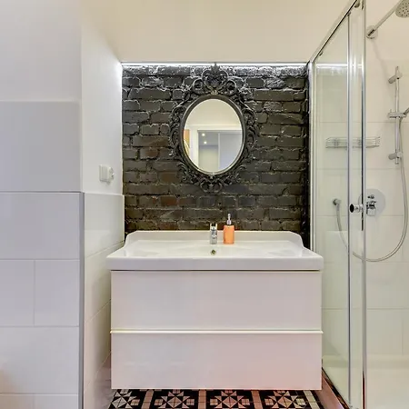 Blue Mandarin Solidarity Square Апартаменты *