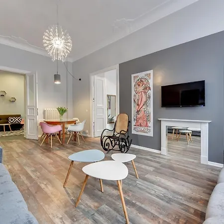 Blue Mandarin Solidarity Square Apartment