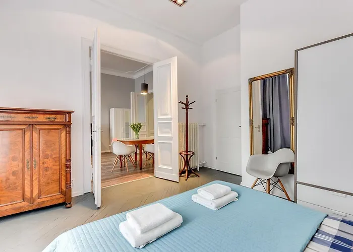 Blue Mandarin Solidarity Square *